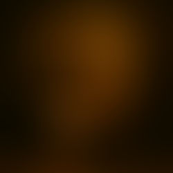 Mann mit gesenktem Blick bei innerer Unruhe und Angststörung- psychosomoatische Symptome und emotionale Anspannung sichtbar gemacht.