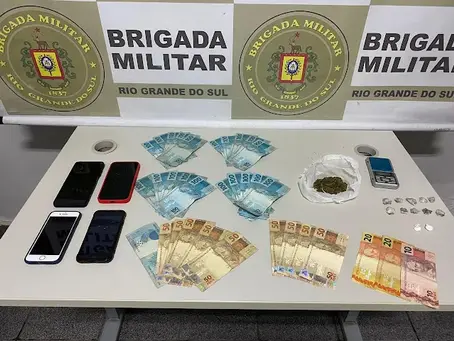 BRIGADA MILITAR PRENDE POR TRAFICO DE DROGAS EM CANGUÇU RS