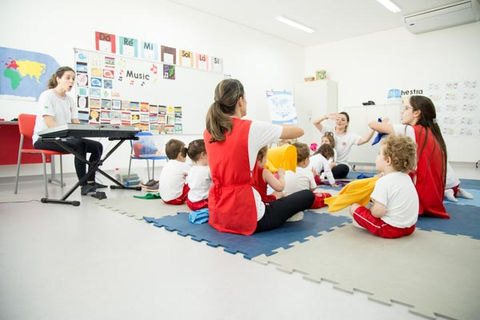 fotografia escolar, fotografia infantil, retrato infantil, retrato escolar, foto na escola, acompanhamento fotográfico escolar, memórias escolares, momentos na escola, fotografia de crianças na escola, ensino infantil, ensino bilíngue, fotografia escolar bauru, fotografia escolar araraquara, fotografia escolar são carlos, maple bear, maple bear brasil, school memories, aula de música na escola, dani scandolara fotografia