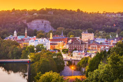 frankfort--kentucky--usa-town-skyline-1065432902-4ff742eb69a74995935561ddd4766f4d.jpeg