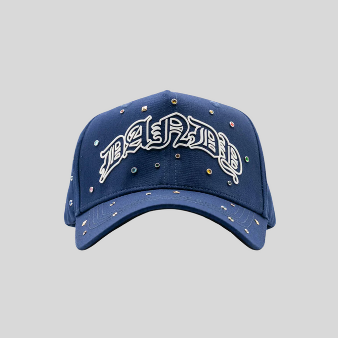 Gorra azul marino con el logo "DEL2ROY" bordado