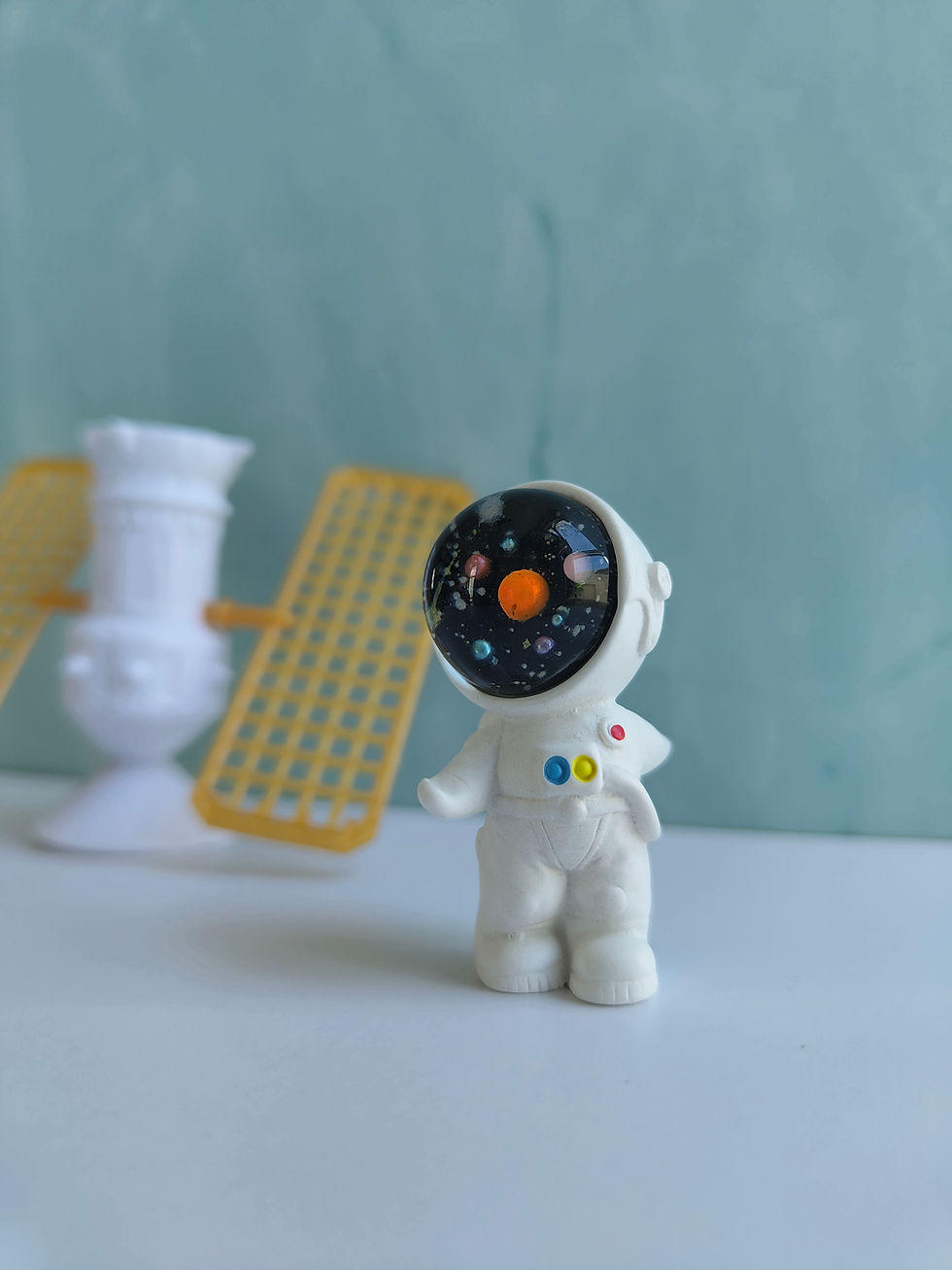 Thumbnail: Mini astronauts