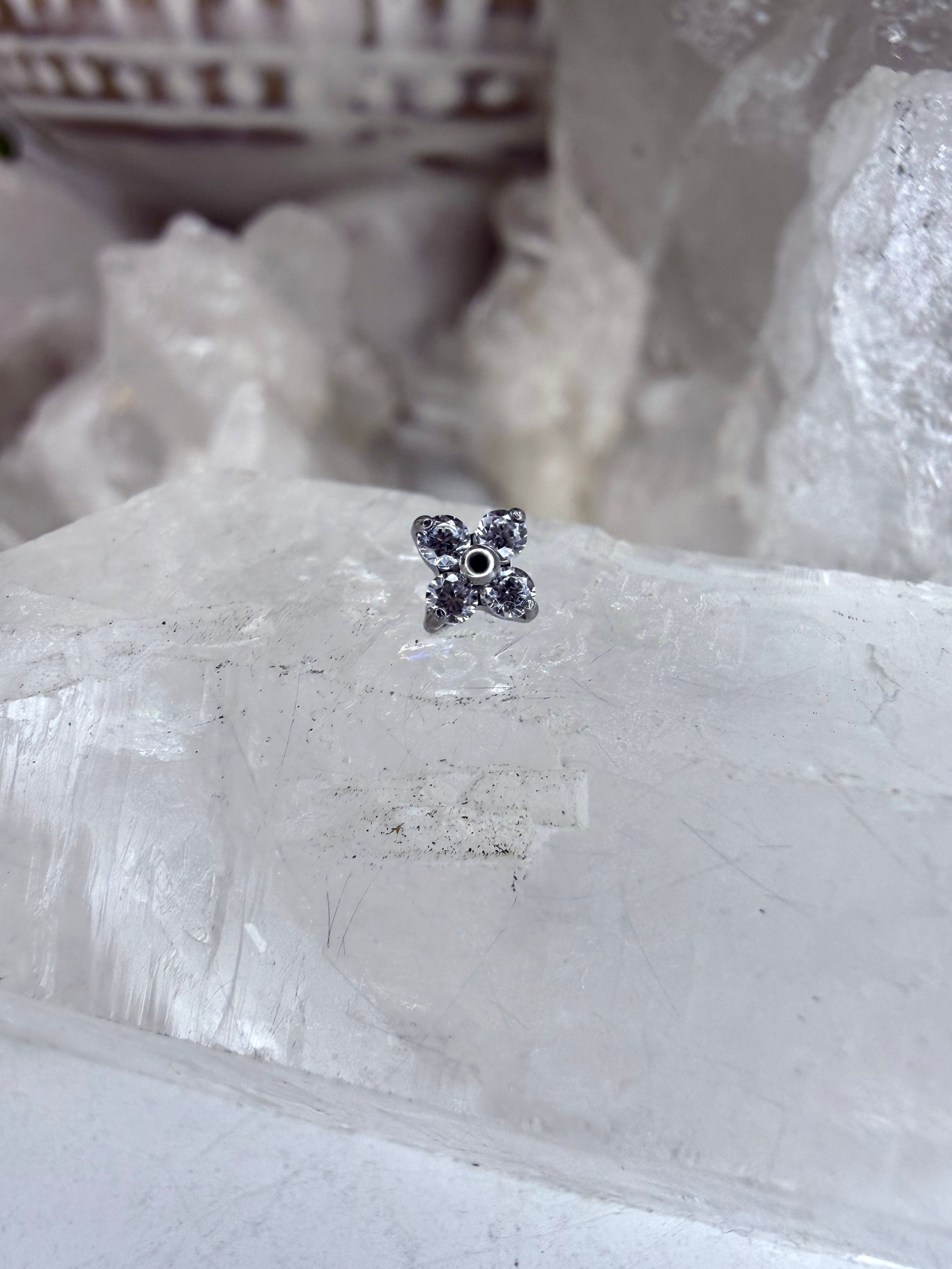 Top flor zirconia 4 pétalos (16g)