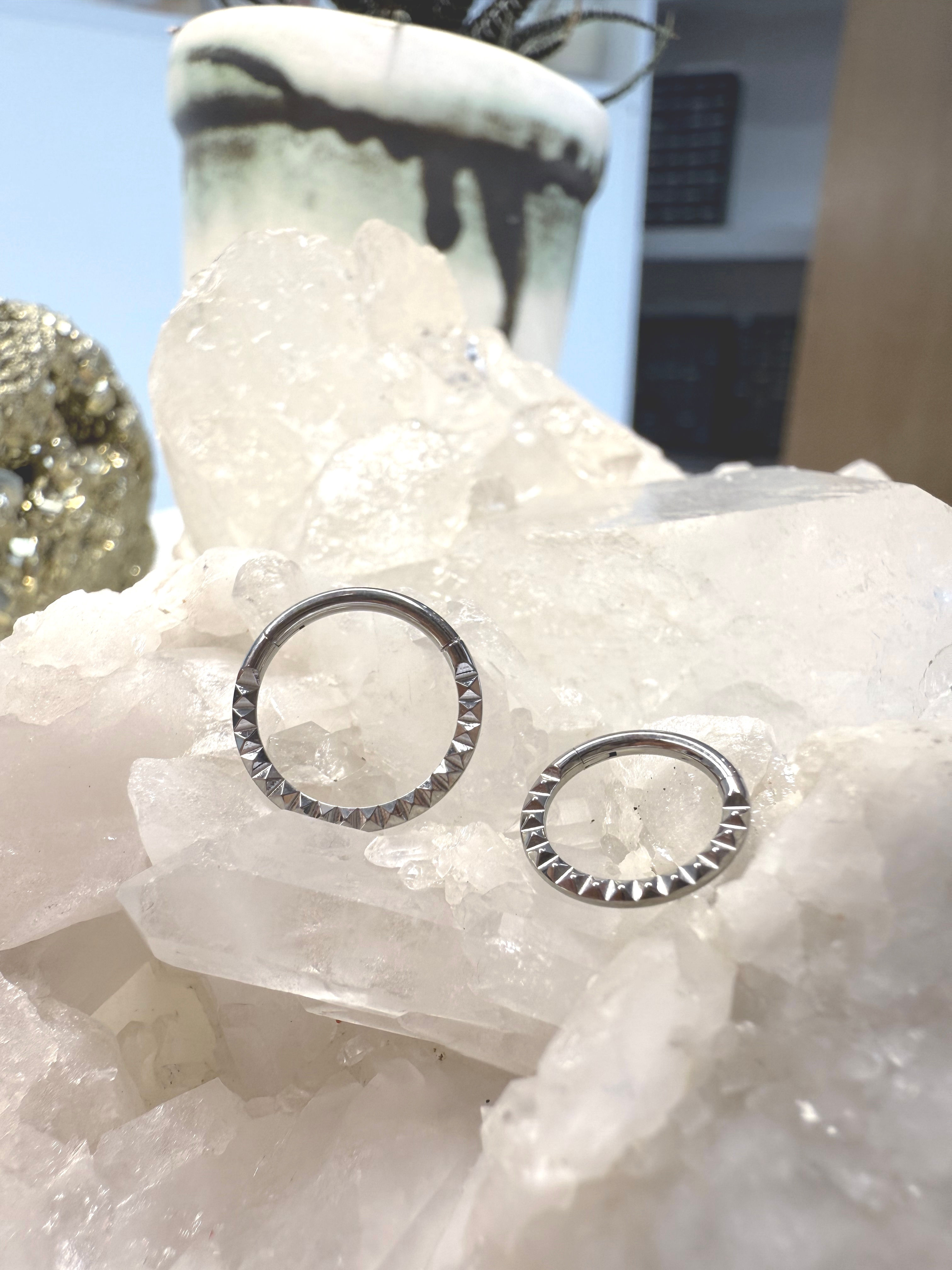 Argolla Tessa con estoperoles (16g)