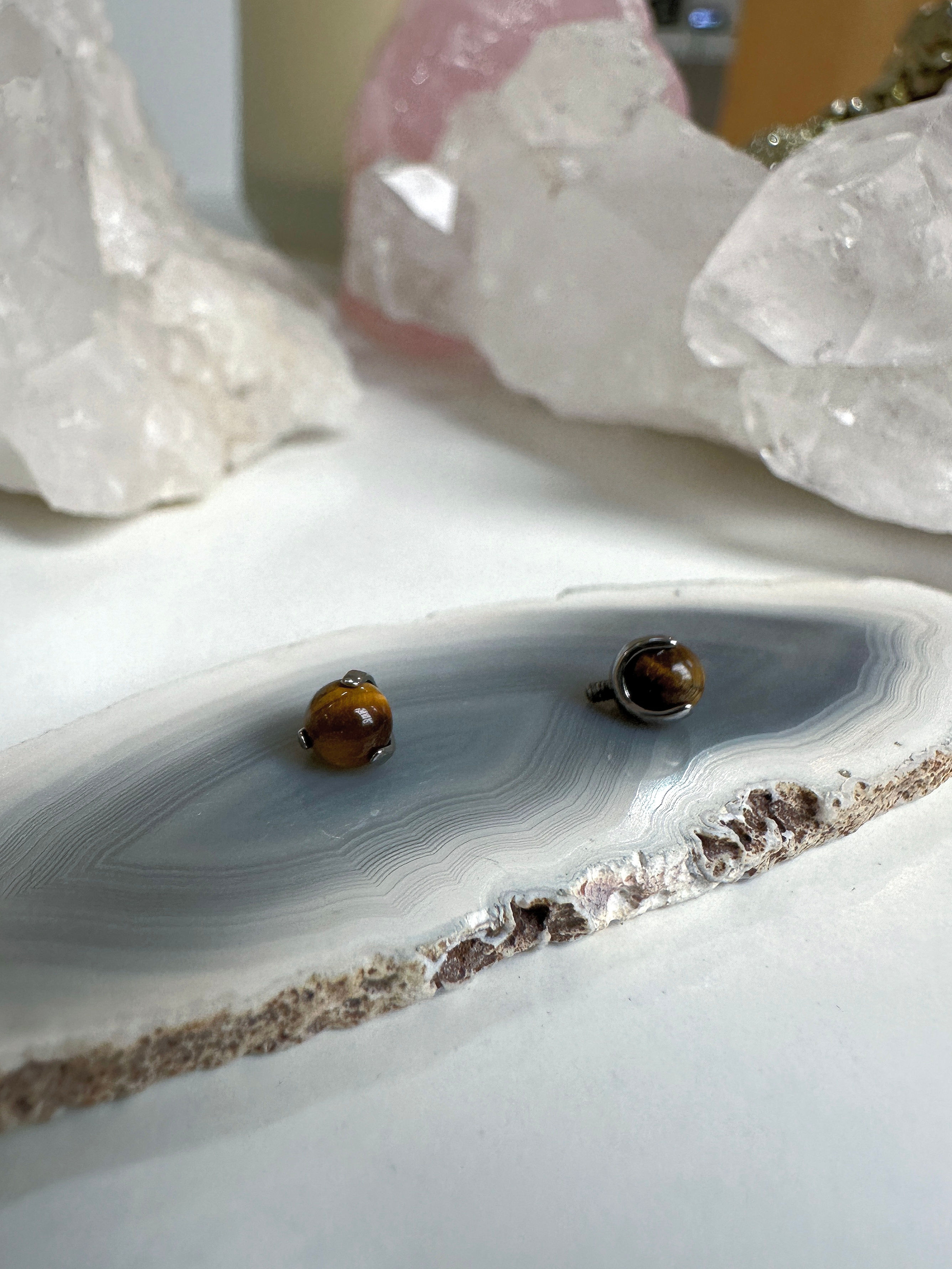 Top piedra natural Tiger Eye engastado (16g y 14g)