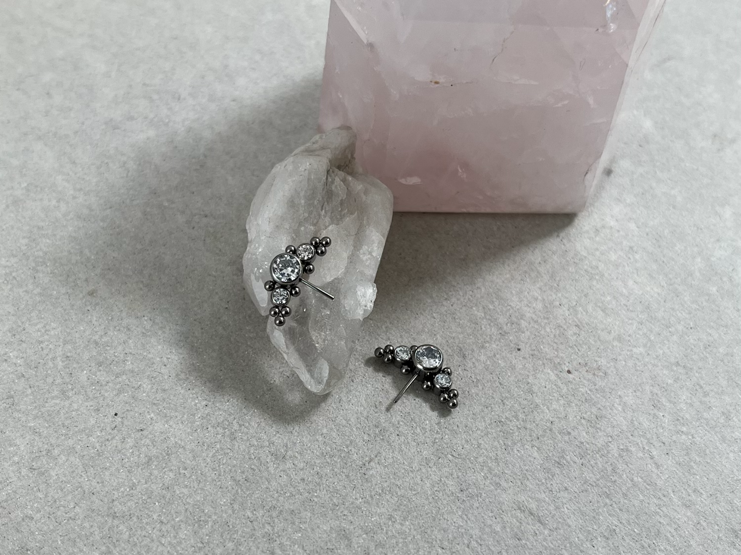 Top zirconias y micro esferas en arco (pin)