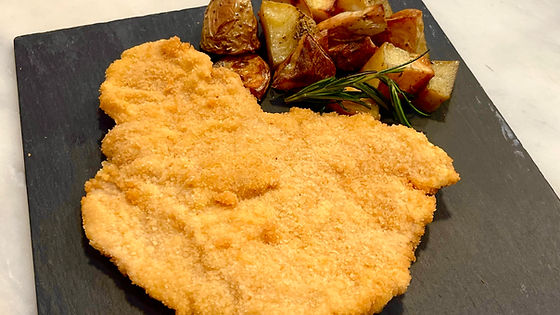 Cotoletta di pollo alla milanese con patate al forno