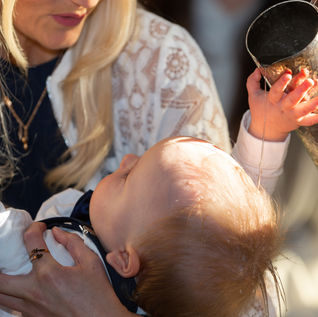 Fotograf Daniel Zinßmeister fängt emotionale Momente der Taufe ein