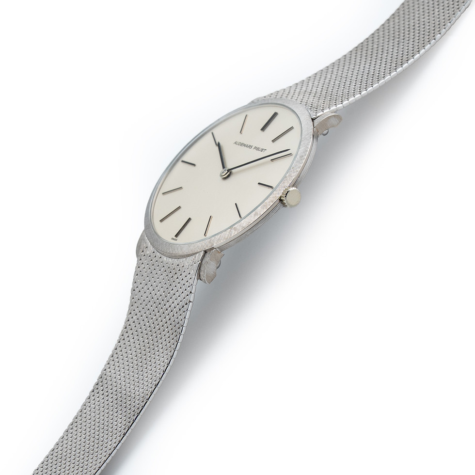 Audemars-Piguet-White-Gold-Ultra-Thin-Calatrava 5025A crown