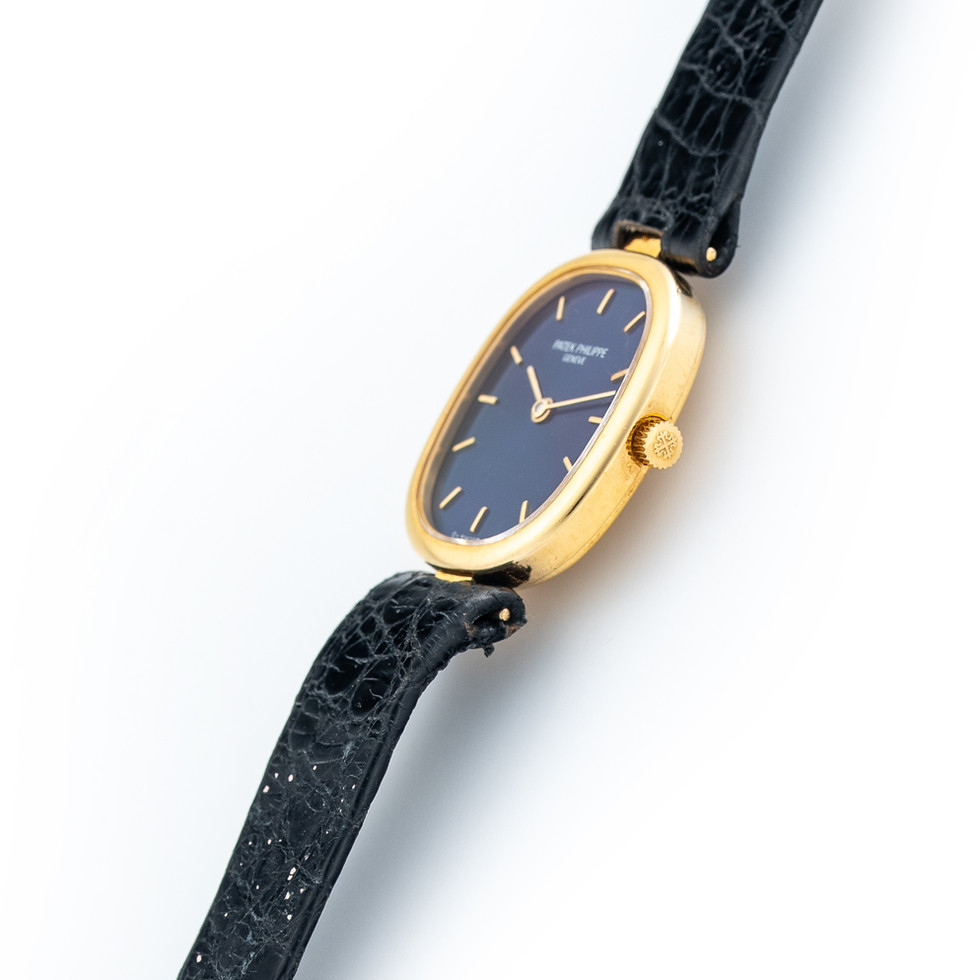 Patek Philippe Ladies Golden Ellipse Ref. 4764 crown