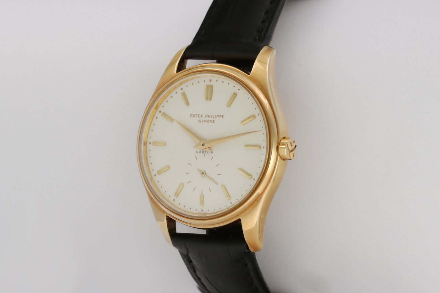 Patek Philippe Calatrava Ref. 2526 retailed by Gubelin crown