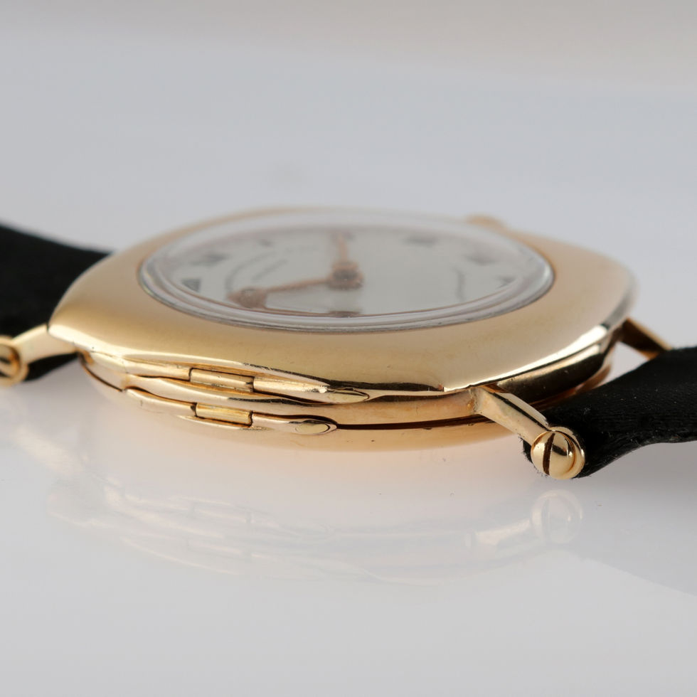 Early Patek Philippe 'Chronometro Gondolo' Cushion Wristwatch lug