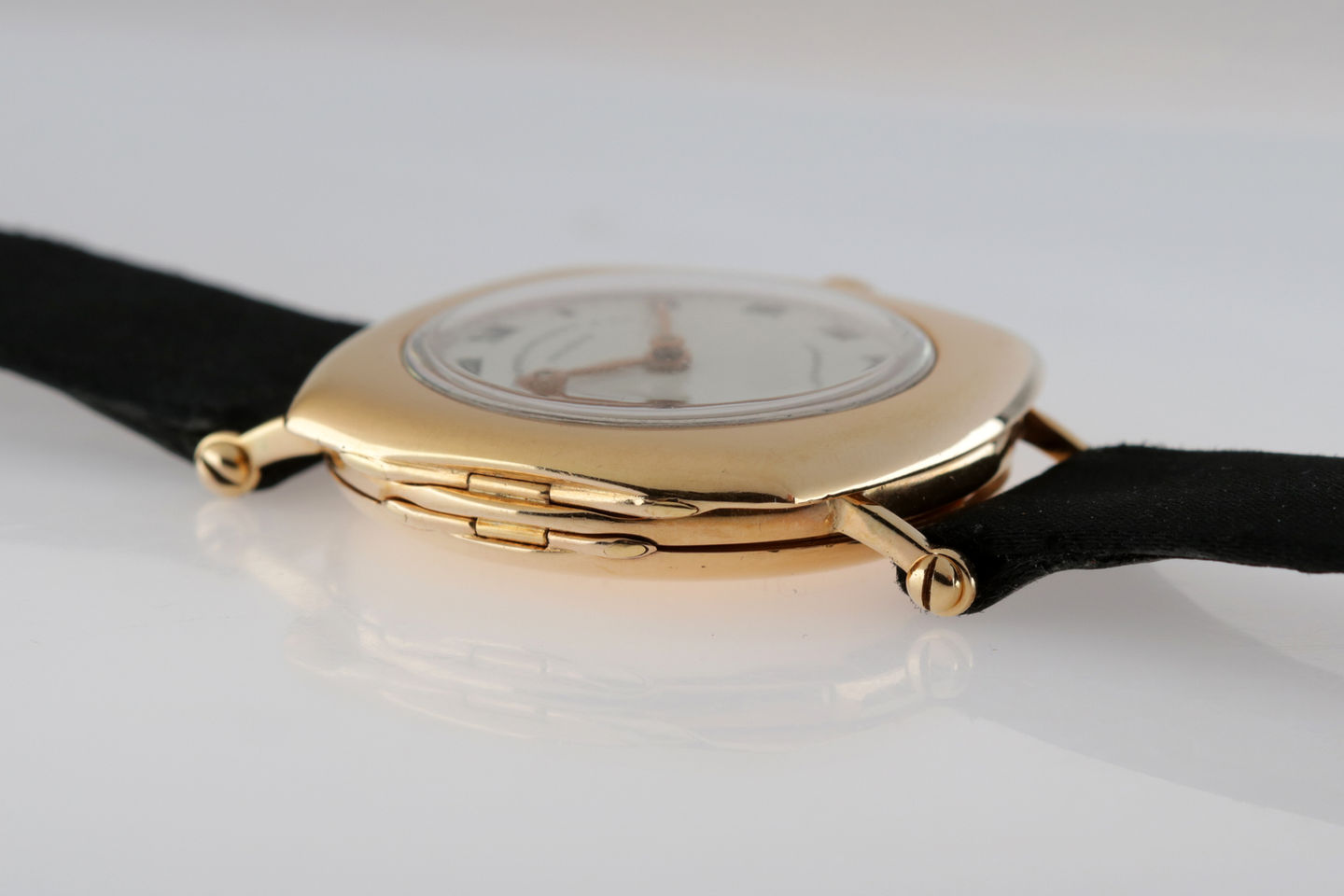 Early Patek Philippe 'Chronometro Gondolo' Cushion Wristwatch lug