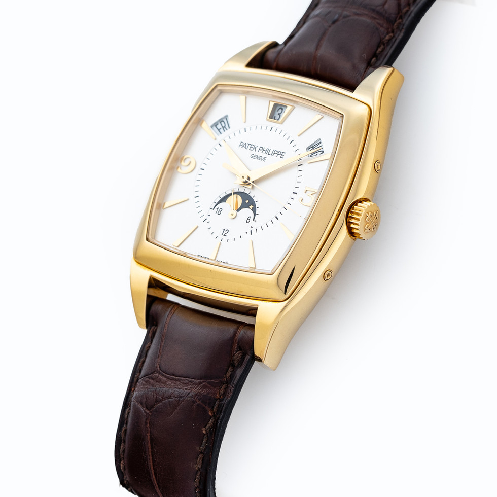 Patek Philippe Gondolo Annual Calendar Ref. 5135J-001 crown