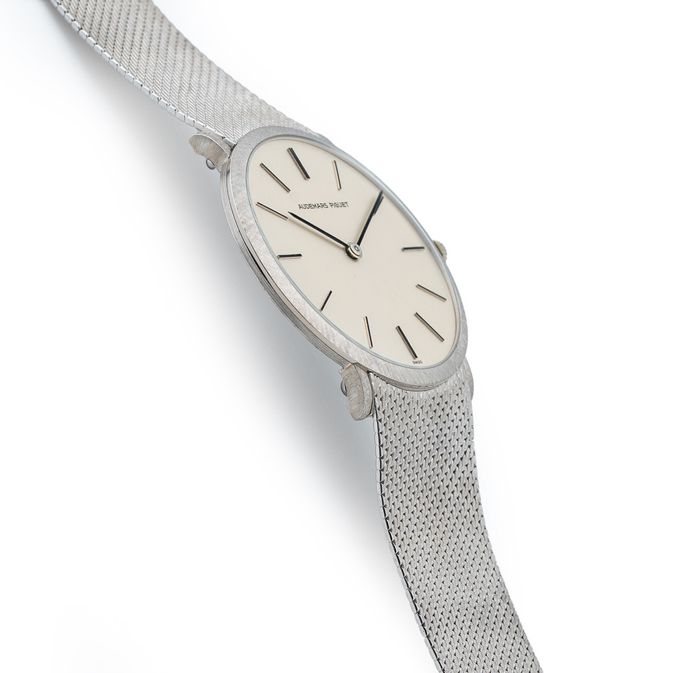 Audemars-Piguet-White-Gold-Ultra-Thin-Calatrava 5025A side