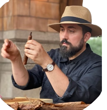 Professional cigar roller James Salyers from J & E Cigars
