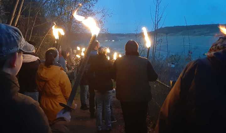 Fackelwanderung bei Nacht