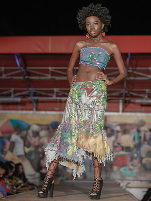 gardenskirt walk fashion.jpeg