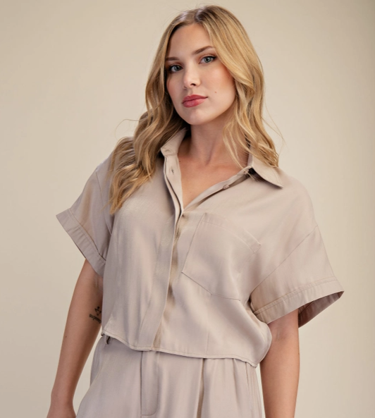 Thumbnail: Collar Neck Short-Sleeve Crop Top Beige