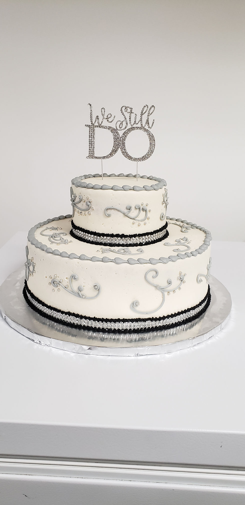 Black, white and silver wedding cake