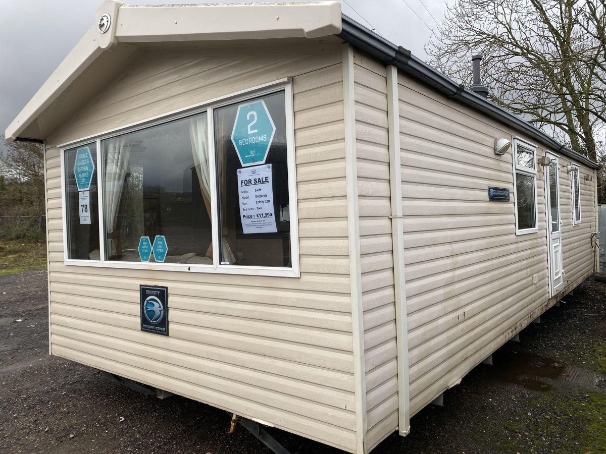 Swift Burgundy 2 Quartos (35,66 m²) UK01