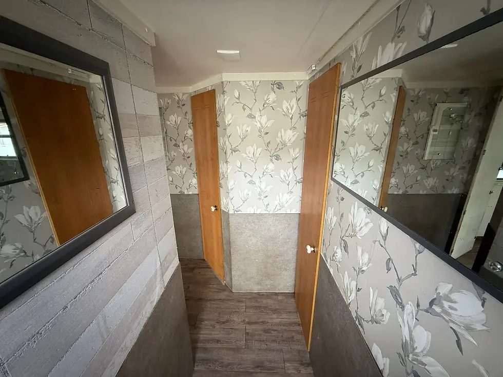 Miniatura: corredor com portas 