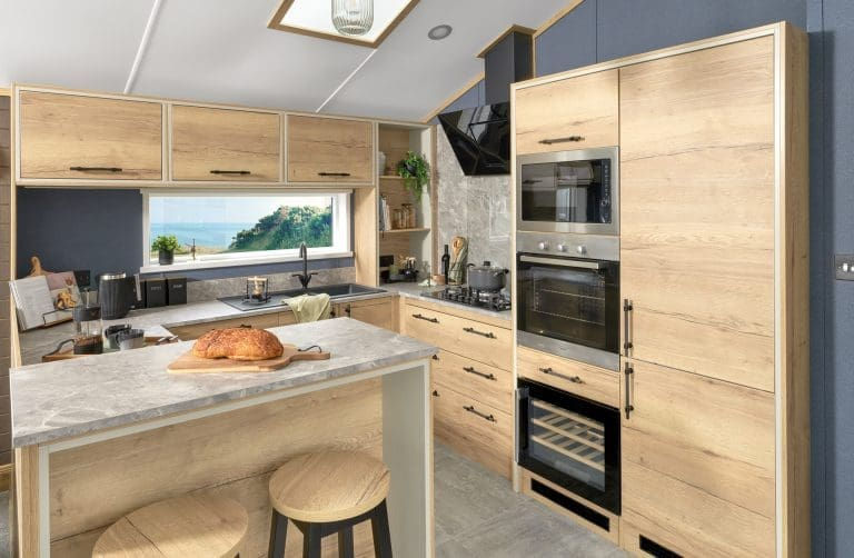 Miniatura: Cozinha e zona de jantar