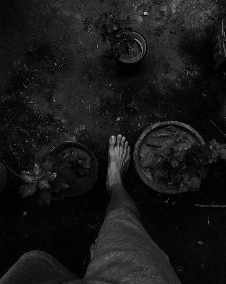 Barefoot trainen: blote voeten op natuurlijke ondergrond – deel van looptechniekcoaching in Leuven