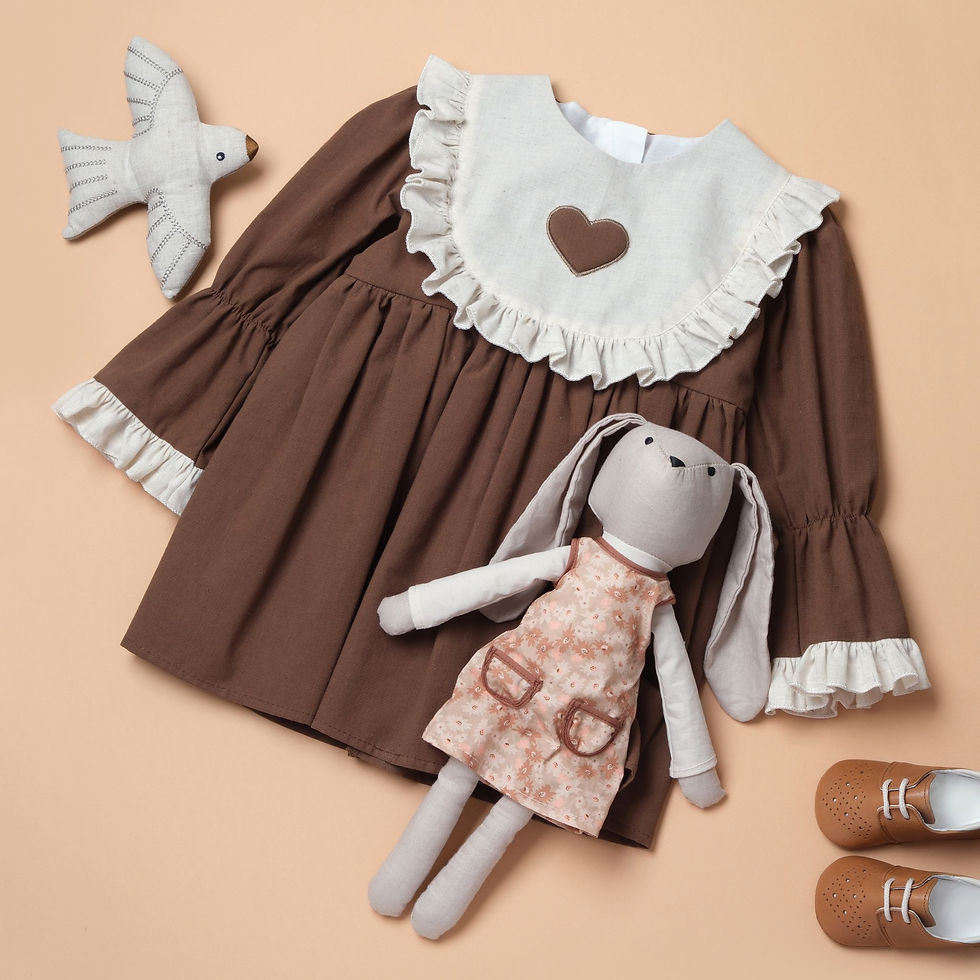 Kalp Nakışlı Kahverengi Keten Elbise Önden Görünüm