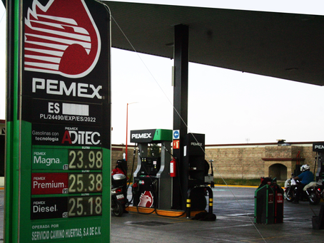 Gobierno y gasolineros sellan pacto para mantener la Magna por debajo de 24 pesos