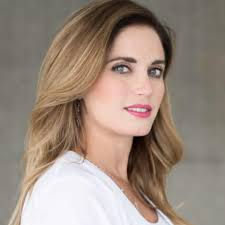 La columna de la Lic. Azul Etcheverry Aranda. CLARABOYA