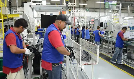 Economía mexicana crecerá solo 1.3% en 2025, enfrenta riesgos internos y externos