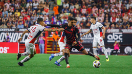 ¡Chivas, obligadas a reaccionar! Xolos invictos amenazan al Rebaño en el Akron