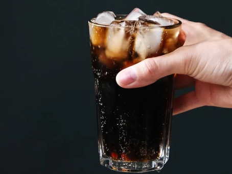 México lidera el consumo mundial de refrescos: cada persona bebe 166 litros al año, alerta la Secretaría de Salud