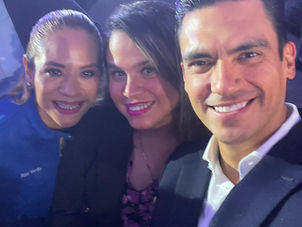 Alexia Medina acompaña a Jorge Espadas al informe de Michelle Márquez