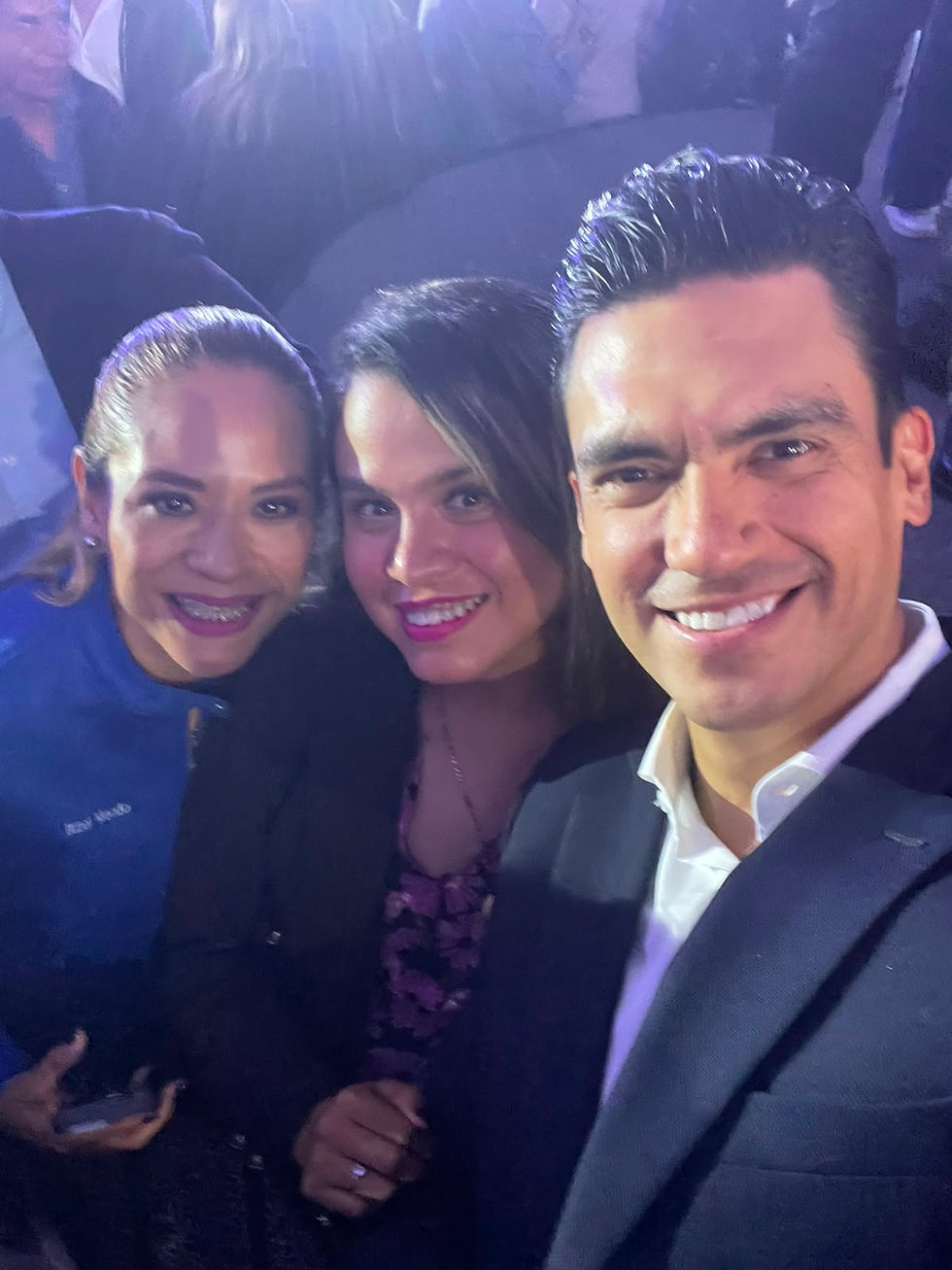 Alexia Medina acompaña a Jorge Espadas al informe de Michelle Márquez