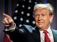 Trump desafía a la Corte Suprema: anuncia aumento de aranceles globales al 15% y desata nueva tensión comercial