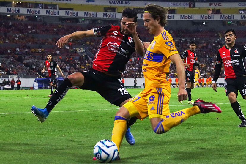 ¡Noche de Fuego en la Liga MX! Chivas Defiende el Liderato y Tigres Va por Golpe de Autoridad en la Jornada 16