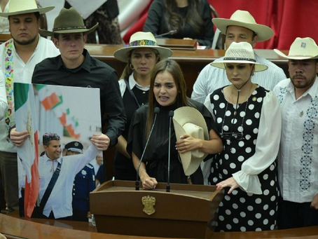 “Vengo con el corazón destrozado, pero con la frente en alto”: Grecia Quiroz asume la alcaldía de Uruapan tras el asesinato de su esposo, Carlos Manzo