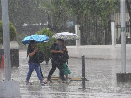 Monzón mexicano provoca intensas lluvias en el país; SMN alerta por tormentas y calor extremo en diversas regiones