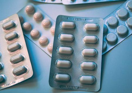 México busca acelerar acceso a medicamentos innovadores; avanza en acuerdos con farmacéuticas