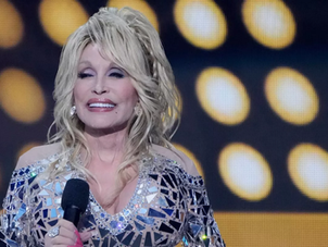 Trump ordena bajar las banderas de EU tras la muerte de Dolly Parton; así reaccionó al fallecimiento de la leyenda del country