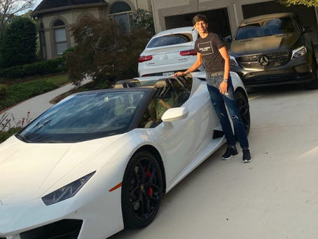 Jürgen Damm presume auto de lujo que compró sin saber mandar centros