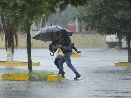 Lluvias intensas, vientos fuertes y calor extremo afectarán a gran parte del país este domingo 27 de julio