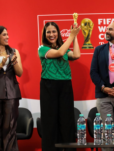 Vive Guanajuato la magia mundialista con la llegada del Trofeo Original de la FIFA a León