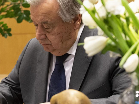 Rendimos homenaje a las víctimas de actos de violencia motivados por la religión o las creencias