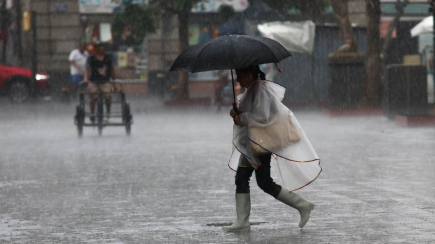 Monzón Mexicano deja lluvias torrenciales en 7 estados; Onda Tropical 13 afecta el sureste del país