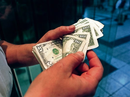 Peso Mexicano se Deprecia a 18.44 por Dólar en los Mercados Internacionales