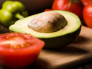 Trump suprime aranceles en aguacate y tomate para México