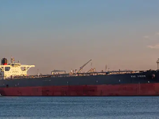 LA “FLOTA FANTASMA” DE PETROLEROS QUE MANTENÍA A VENEZUELA A SALVO DE LAS SANCIONES SALE DE LAS SOMBRAS